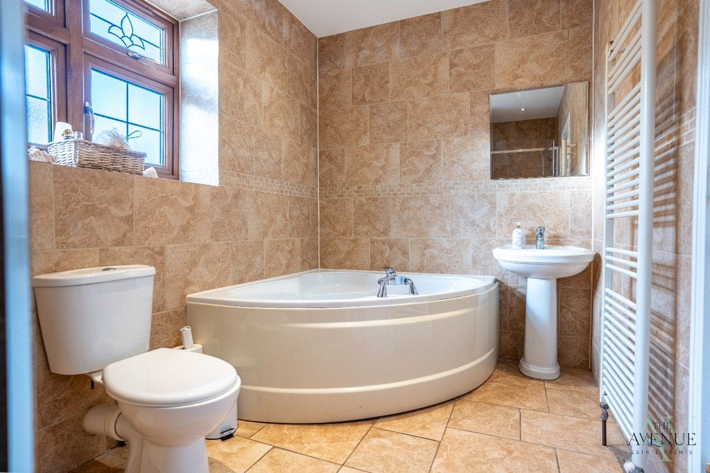 Additional image 14 of 5 bed detached house for saleConnaught Avenue, Grays RM16