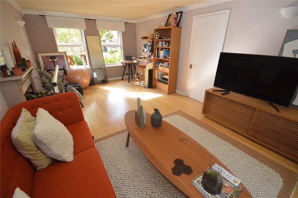 Property photo 2 of 18 Picture No. 24