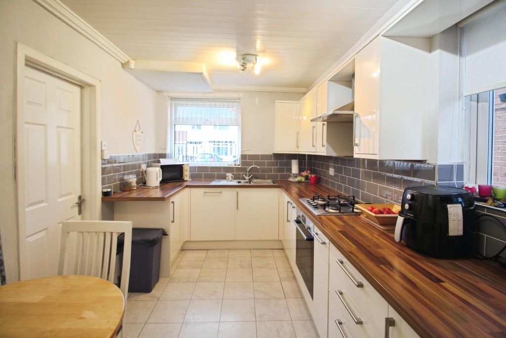 Property photo 2 of 22 415158B9-Img_3110.Jpg