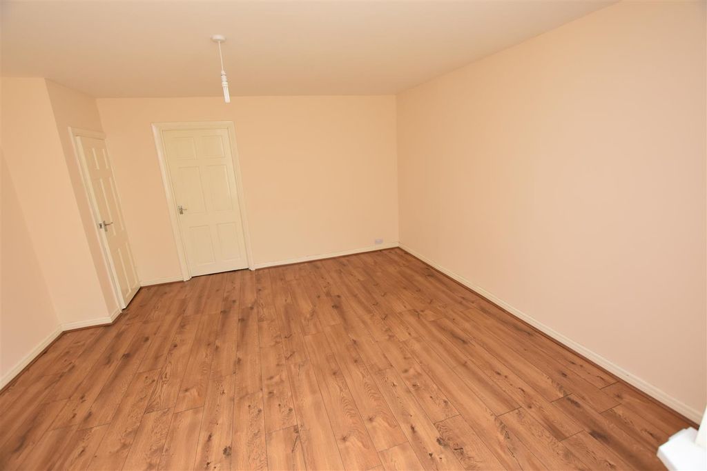 Property photo 3 of 5 Bedroom