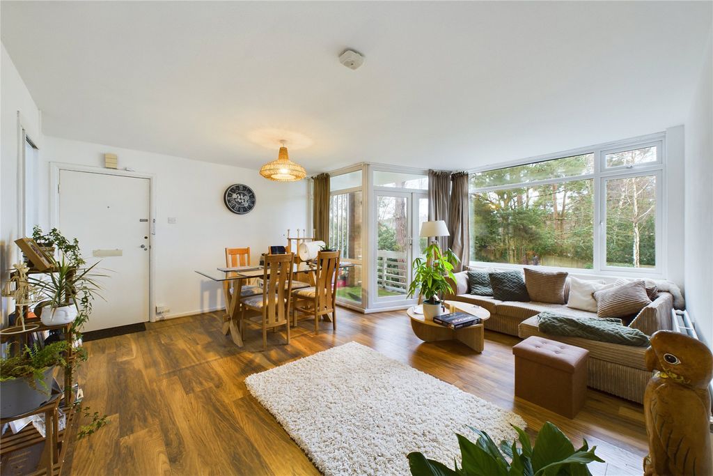 Property photo 2 of 8 Picture No. 15