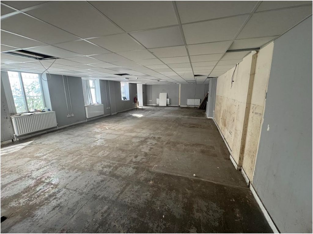 Property photo 2 of 6 Main Hall