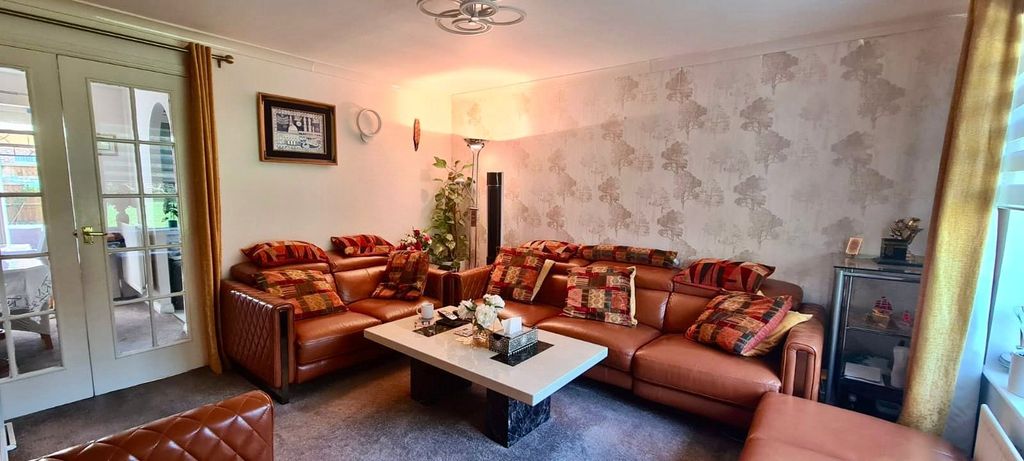 Property photo 2 of 12 Picture No. 13