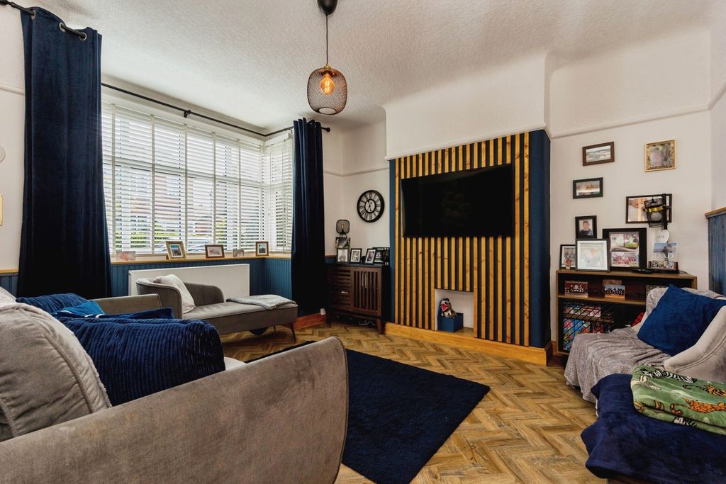 Property photo 3 of 16 Pbox-Img.Jpg