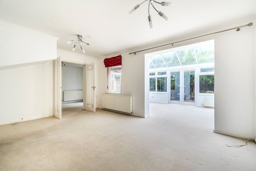 Property photo 3 of 14 Living Room