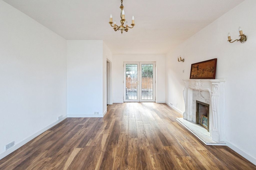 Property photo 2 of 17 Photo