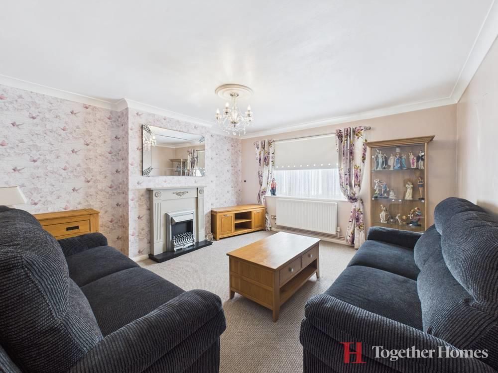 Property photo 3 of 13 Lounge