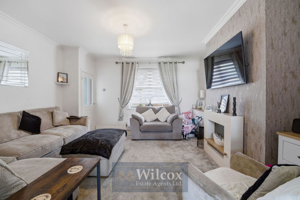 Property photo 2 of 20