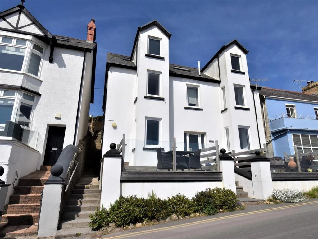 Property photo 1 of 12 Externally
