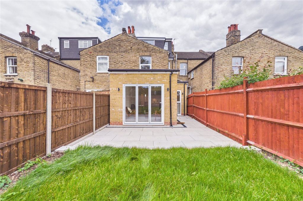 Property photo 3 of 37 Picture No. 28
