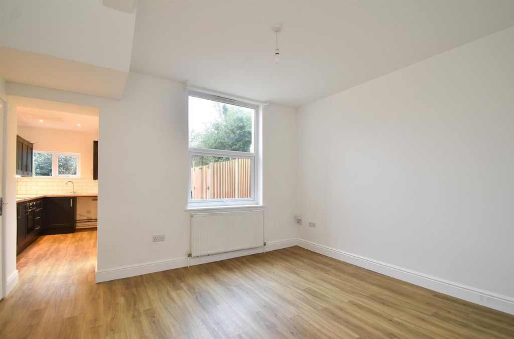 Property photo 1 of 11 Living Room