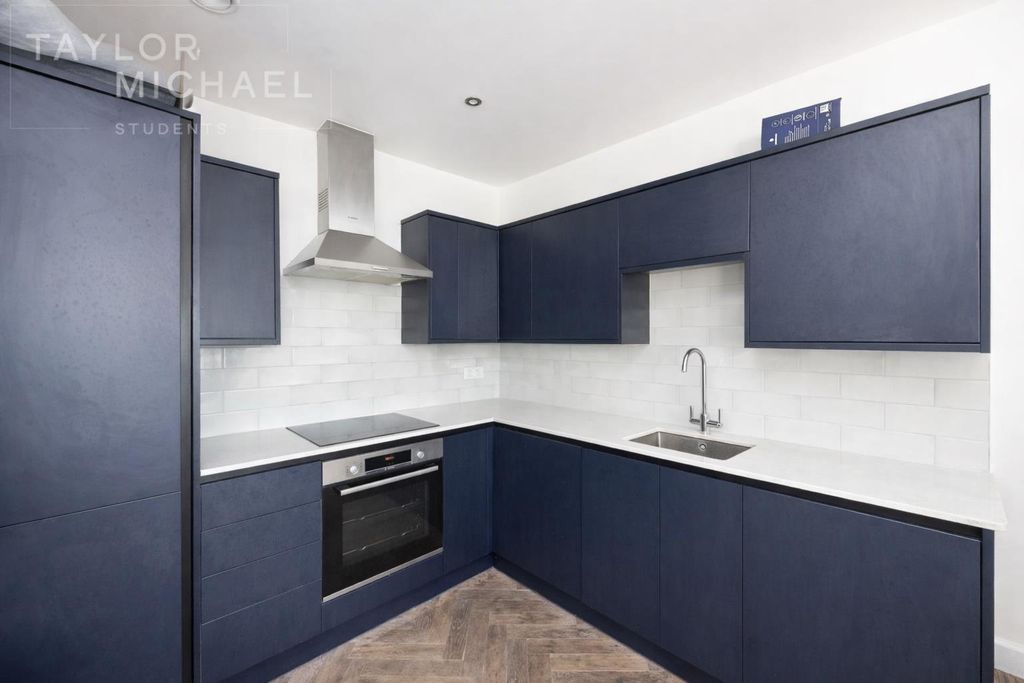 Property photo 1 of 8 Kitchen