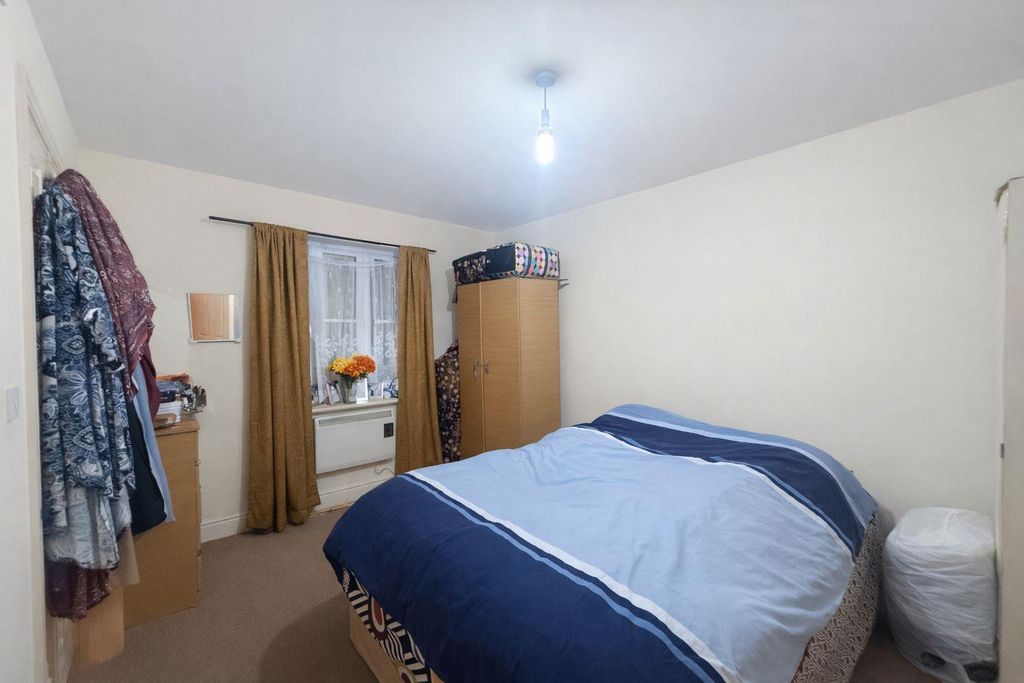 Property photo 3 of 6 Bedroom 1