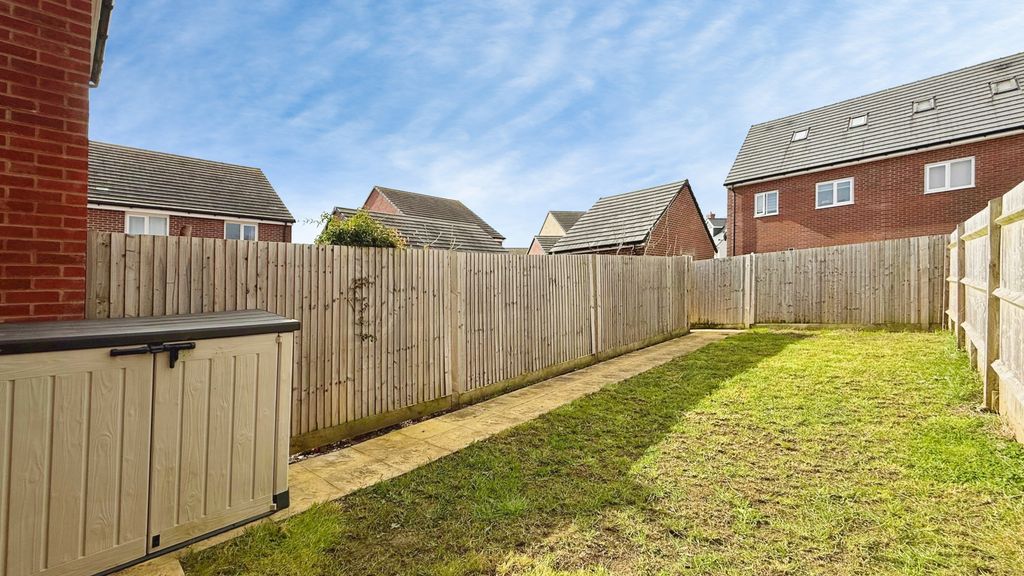 Property photo 2 of 13 Garden