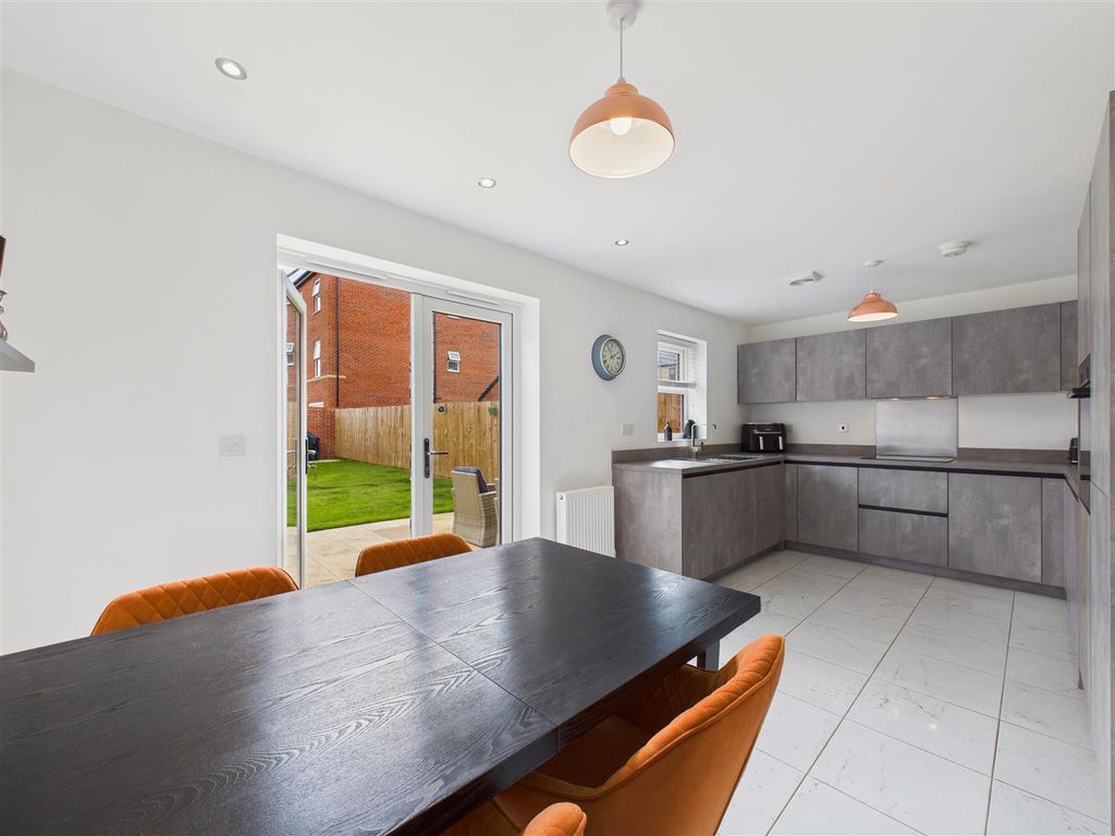 Property photo 2 of 18 Dining Kitchen