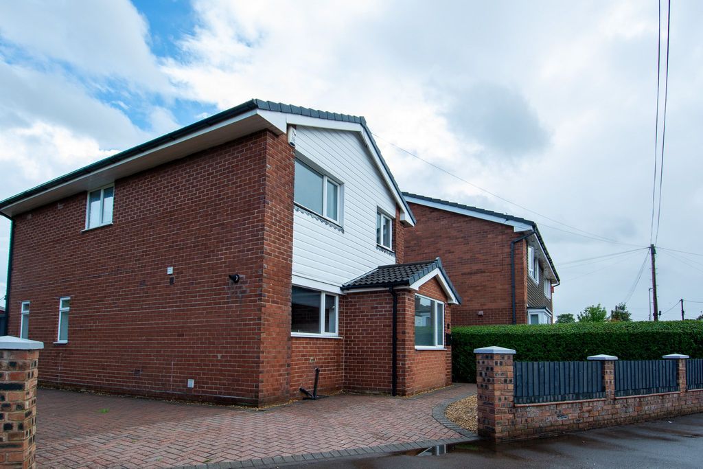 Property photo 2 of 35