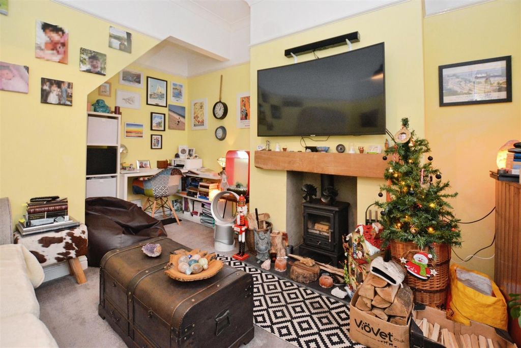 Property photo 2 of 20 Living Room