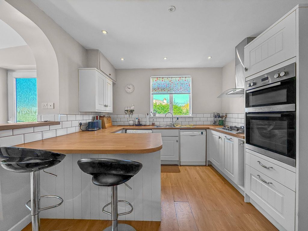 Property photo 3 of 20