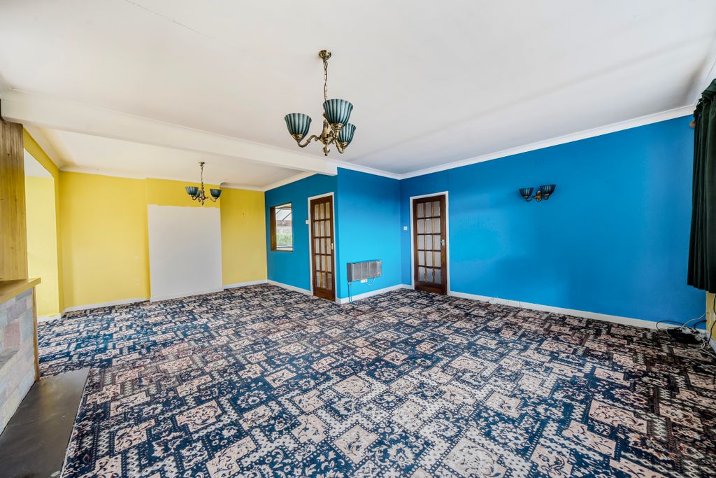 Property photo 3 of 11 1363880-17-68E52Cb012711