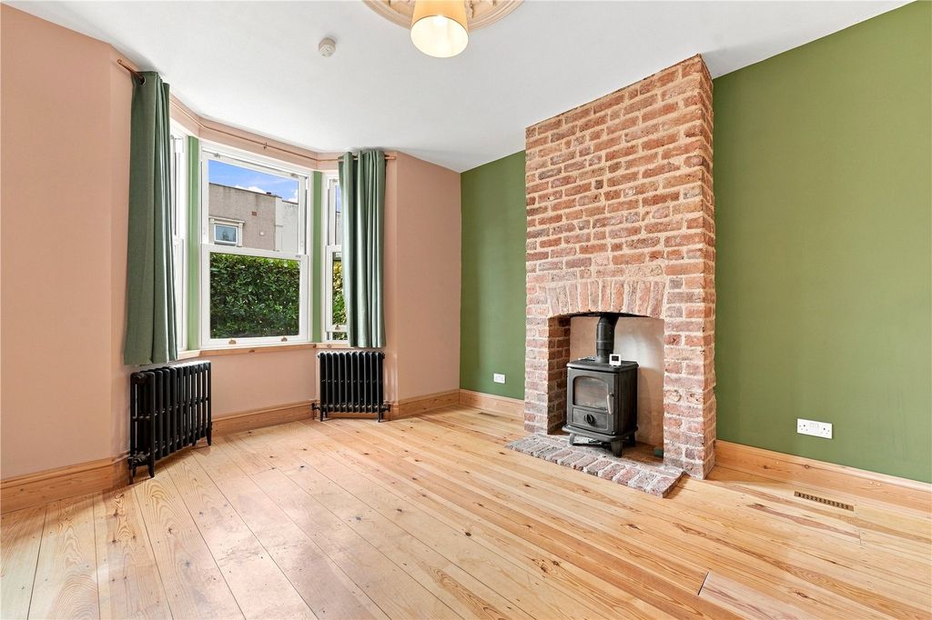 Property photo 3 of 28 Picture No. 18