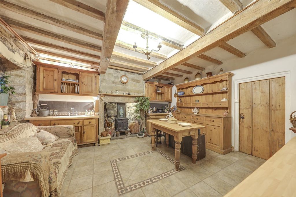 Property photo 2 of 34 Breakfast Kitchen