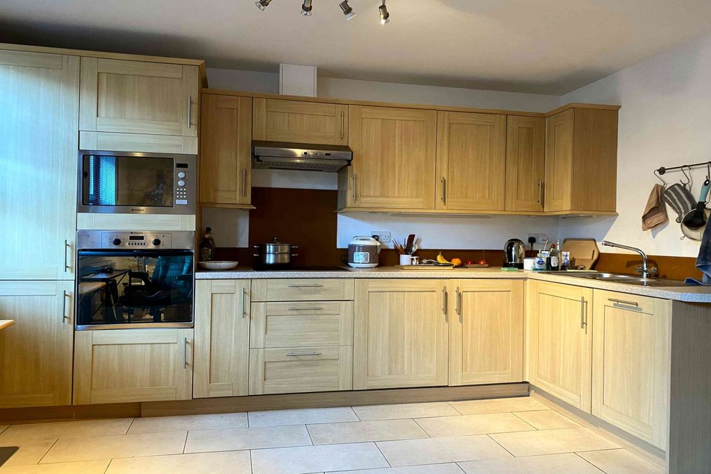 Property photo 2 of 5 Kitchen