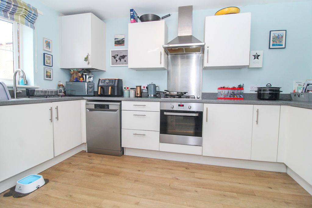 Property photo 2 of 18 Kitchen