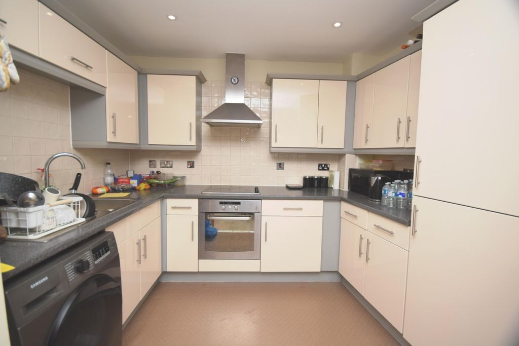 Property photo 2 of 8 Kitchen