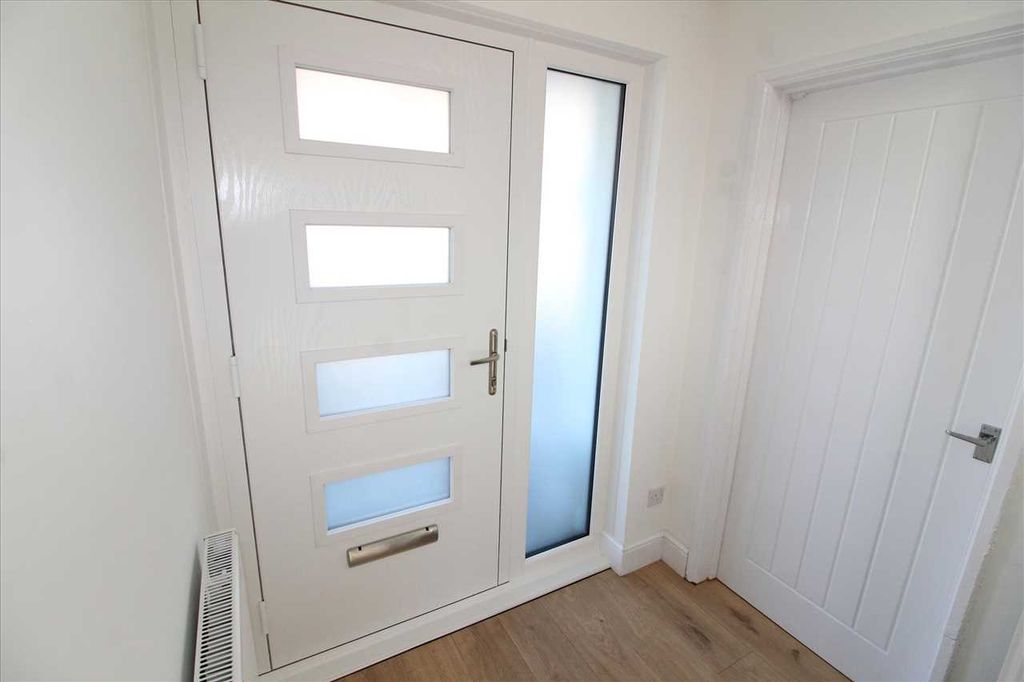 Property photo 3 of 14 Hall