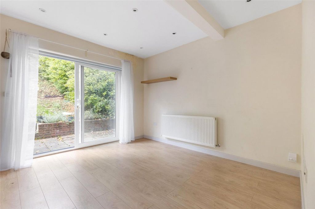 Property photo 2 of 15 Picture No. 13