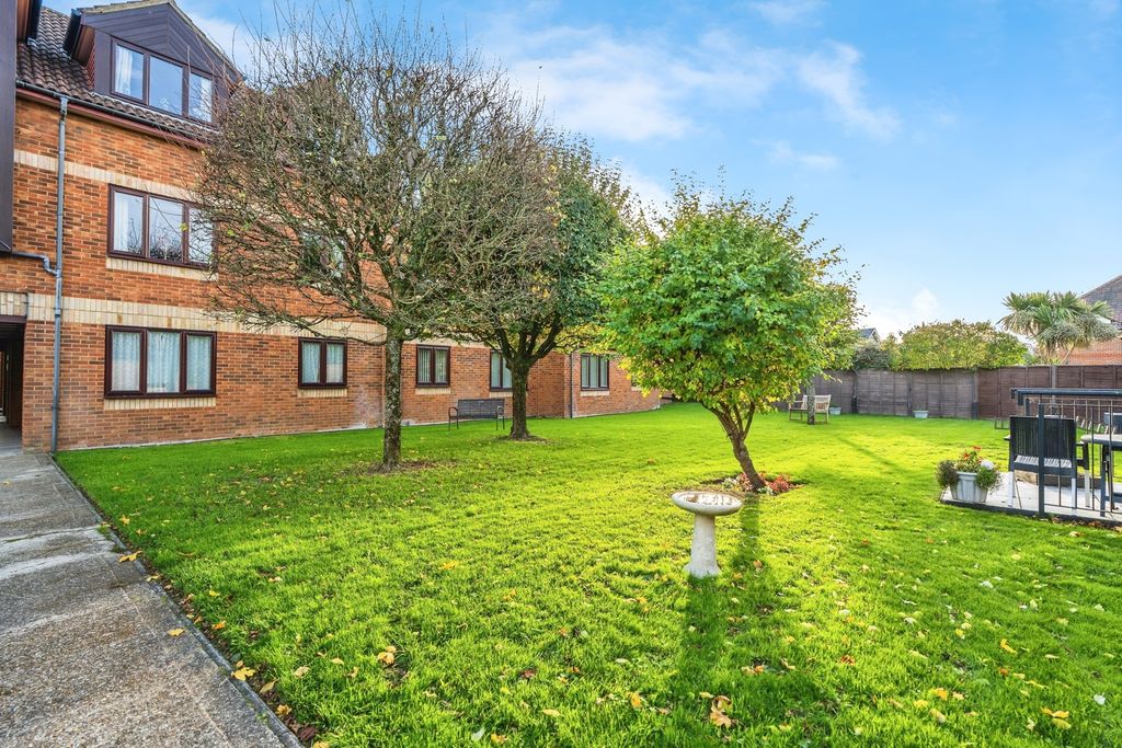 Property photo 2 of 17 Photo