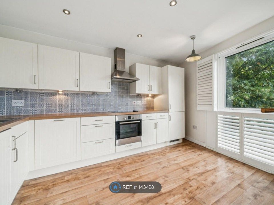 Property photo 1 of 7 Kitchen