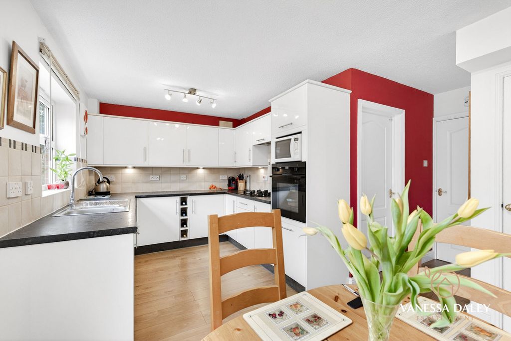 Property photo 2 of 37