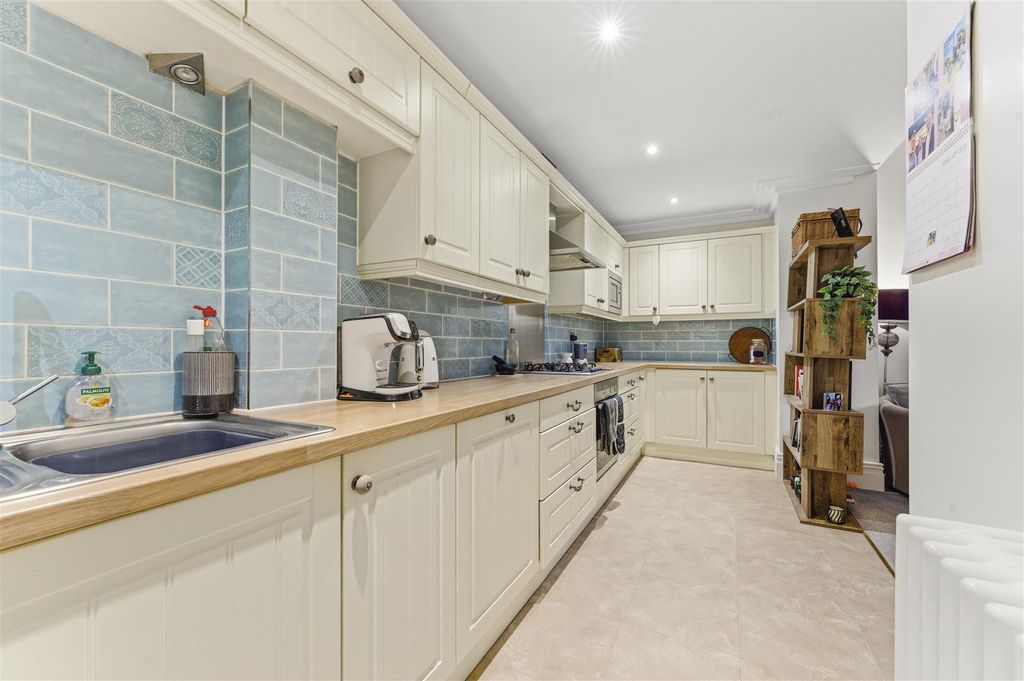 Property photo 3 of 18