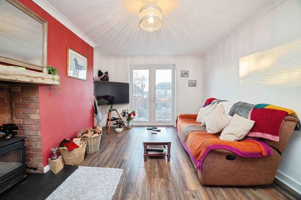 Property photo 2 of 21 Lounge