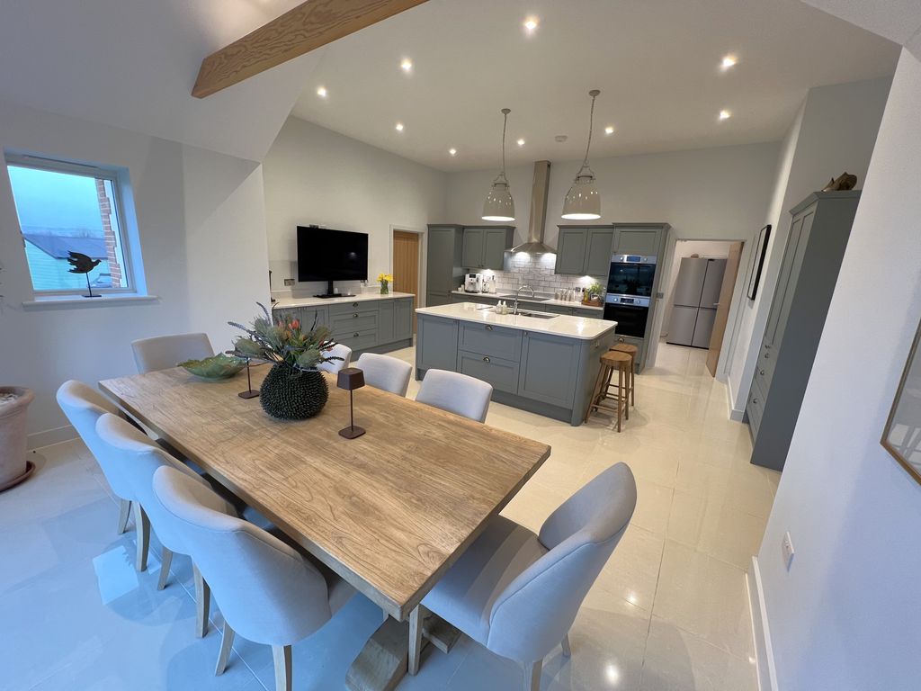 Property photo 2 of 23