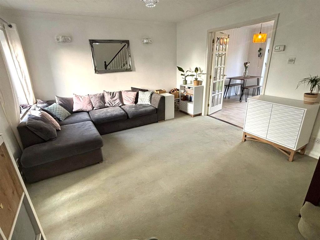 Property photo 2 of 15 Lounge (2).Jpg