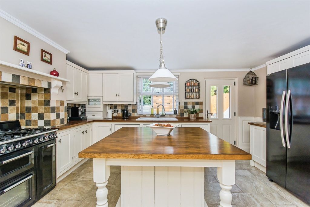 Property photo 3 of 33