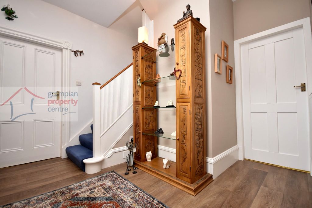 Property photo 2 of 34 Hallway.Jpg