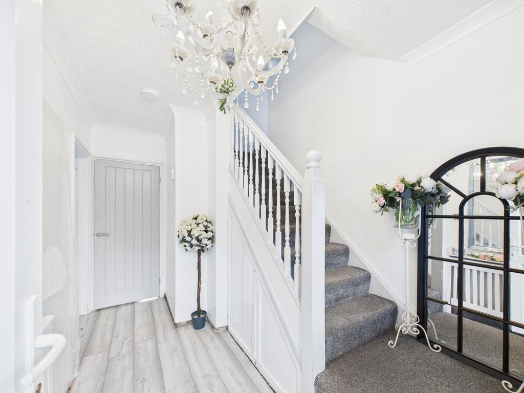 Property photo 3 of 21 Hallway