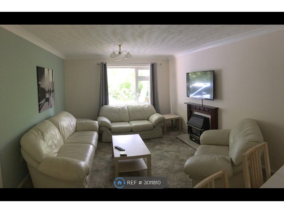Property photo 2 of 17 Livingroom