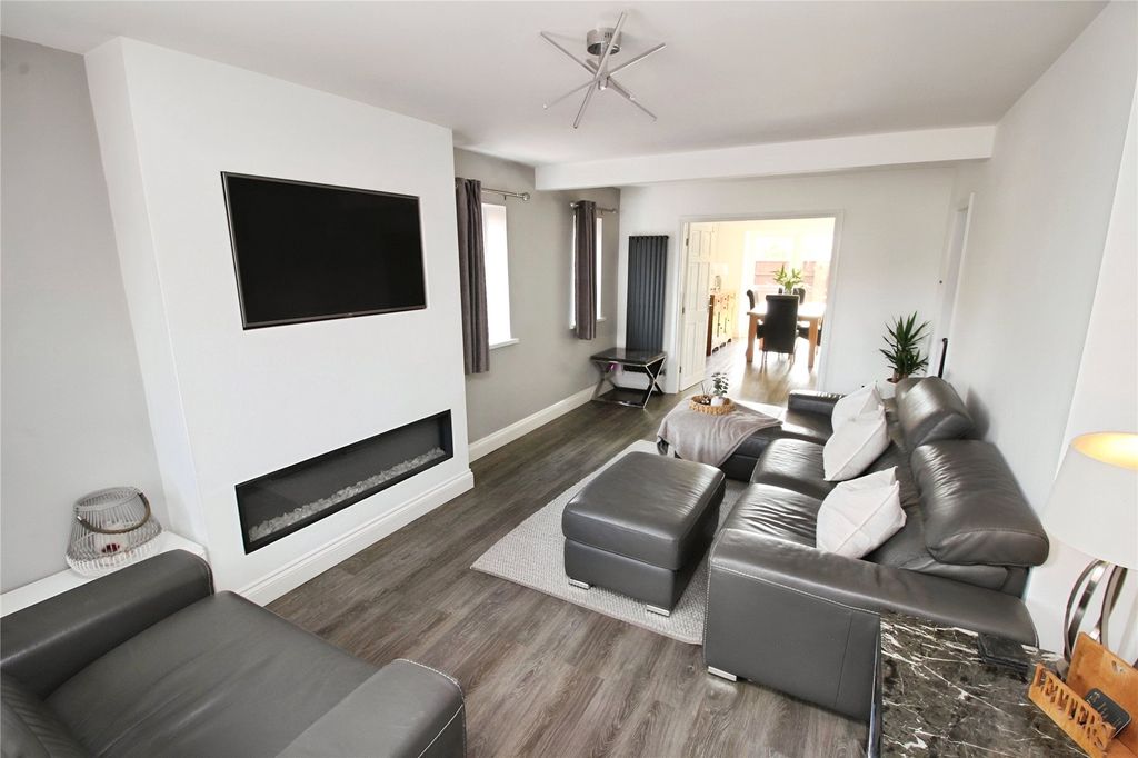 Property photo 2 of 18 Living Room