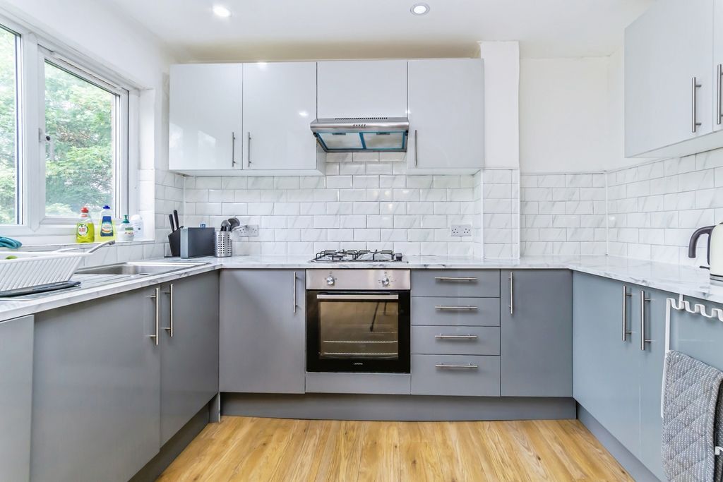 Property photo 2 of 17 Photo