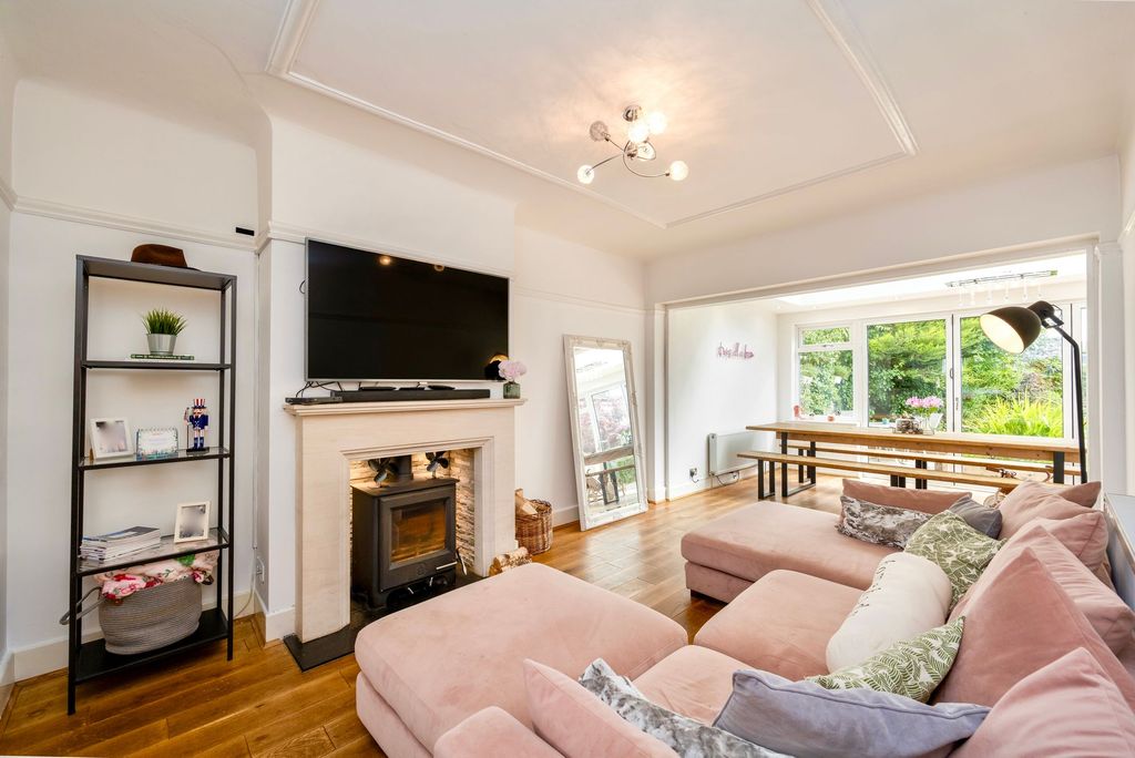 Property photo 2 of 48