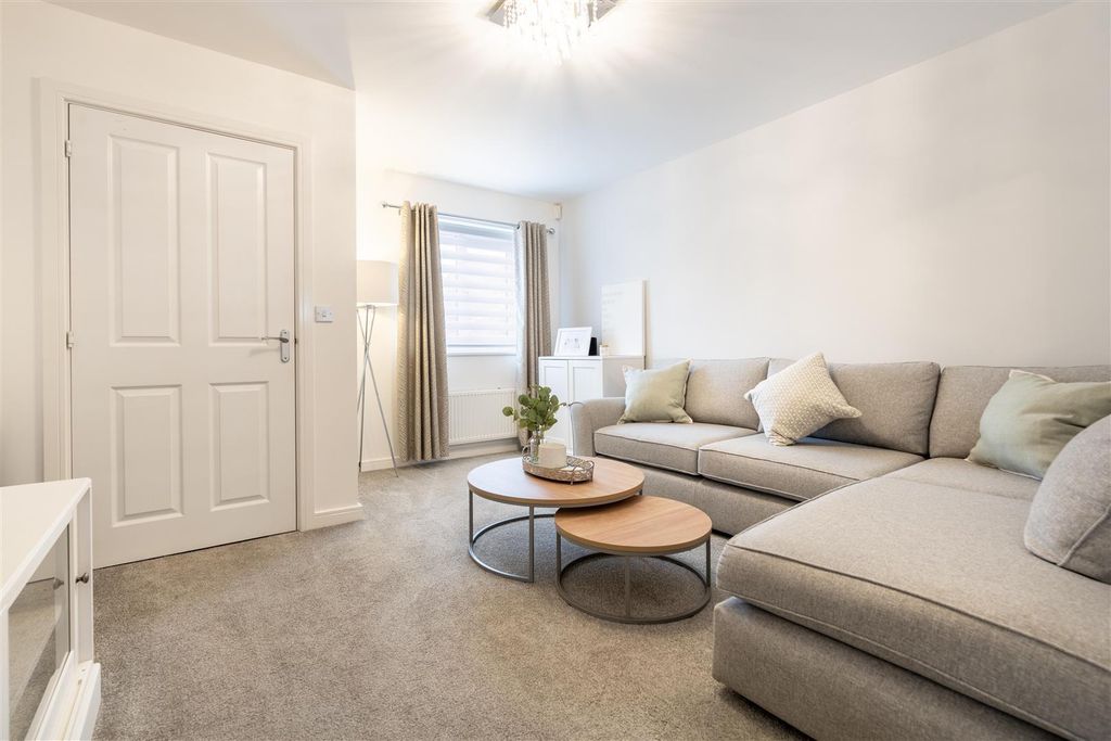 Property photo 2 of 11 Living Room