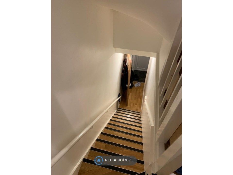 Property photo 1 of 7 Entrance