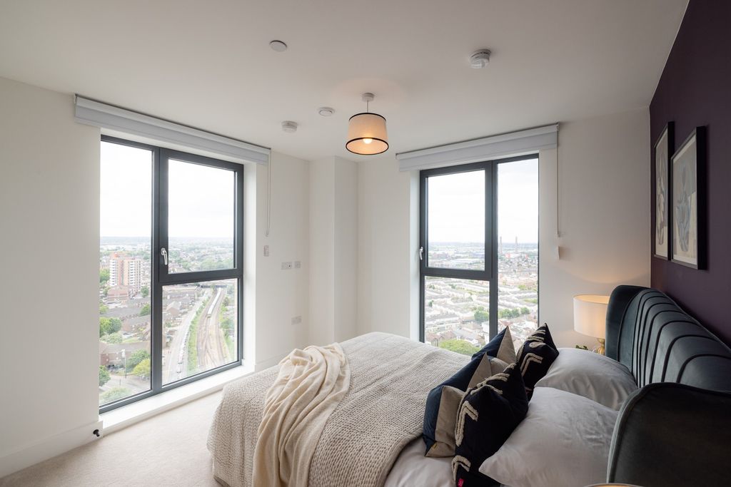 Property photo 3 of 14 Bedroom