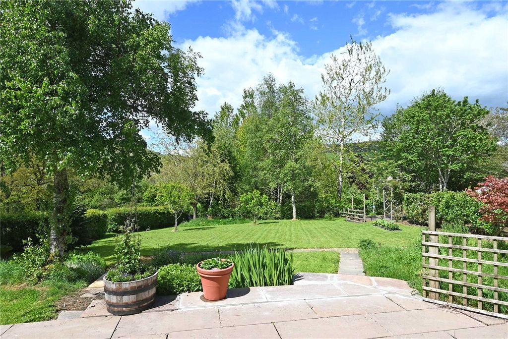 Property photo 2 of 34 Rear Garden