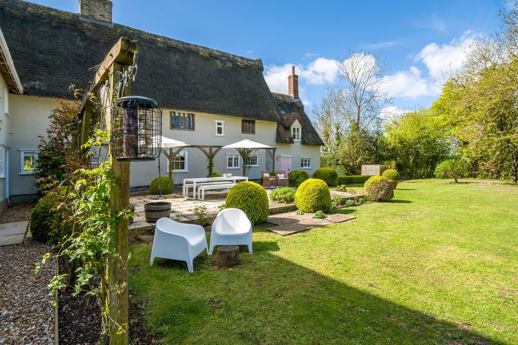 Property photo 2 of 37 Wm_Nine Elms Farmhouse - 71