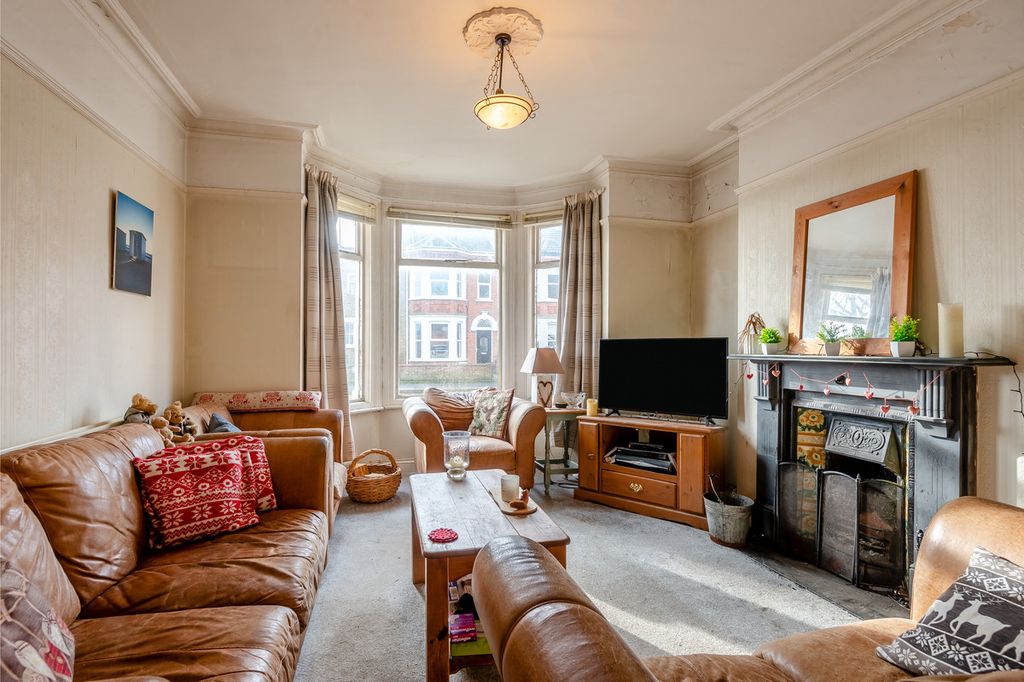 Property photo 3 of 12